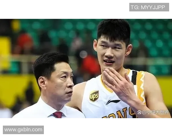 胡金秋：从青涩新星到篮球巨星的成长之路与奋斗历程